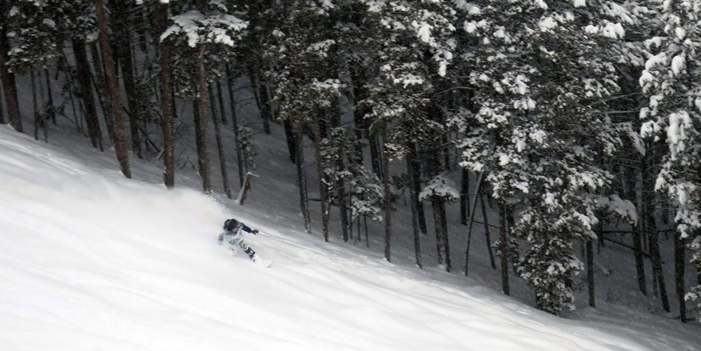 Snowboarrding Powder in Deeluxe Boots