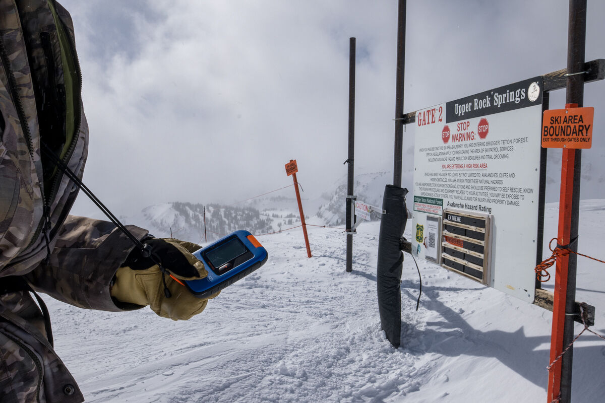 The Best Avalanche Beacons for Skiing and Snowboarding in the Backcountry