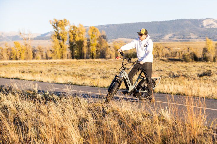 Rattan Quercus E-Bike Turning on Pathways
