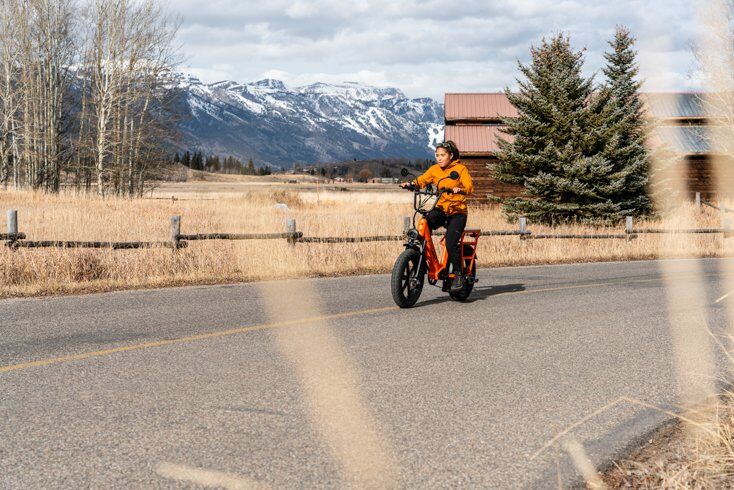 Women Riding E-Bike with 750W Motor