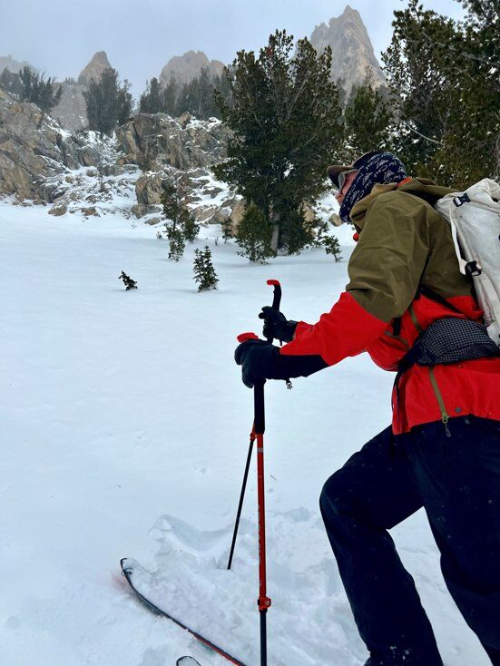Man Ski Touring with Atomic BCT Touring Carbon SQS Pole