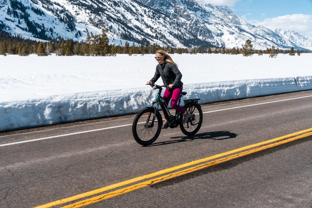 Women Riding Himiway A7 Pro E-Bike