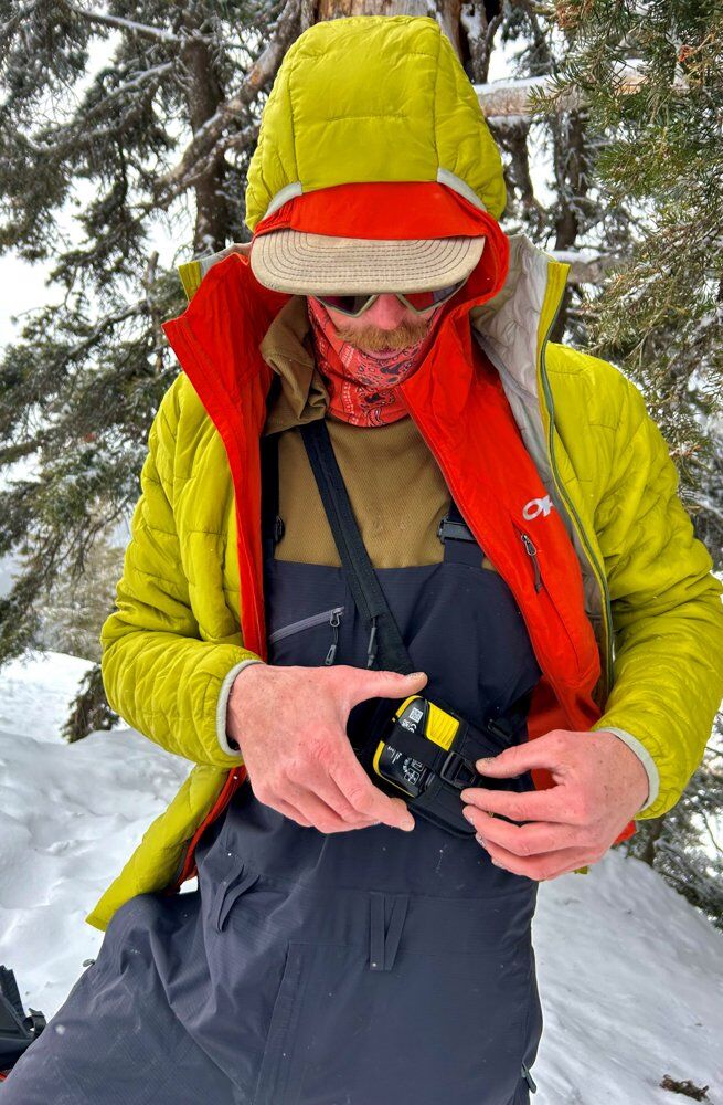 Mean Wearing Beacon with Harness