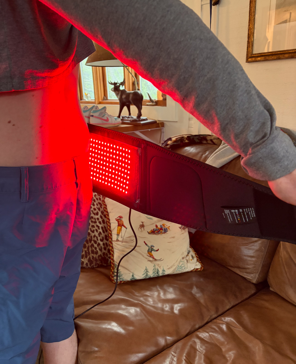 The MitoQUAD Wavelength Belt Provides Hands-Free Red Light Therapy for Knees, Lower Back, Hips and Larger Recovery Zones | Photo Pat Kinney Mountain Weekly News