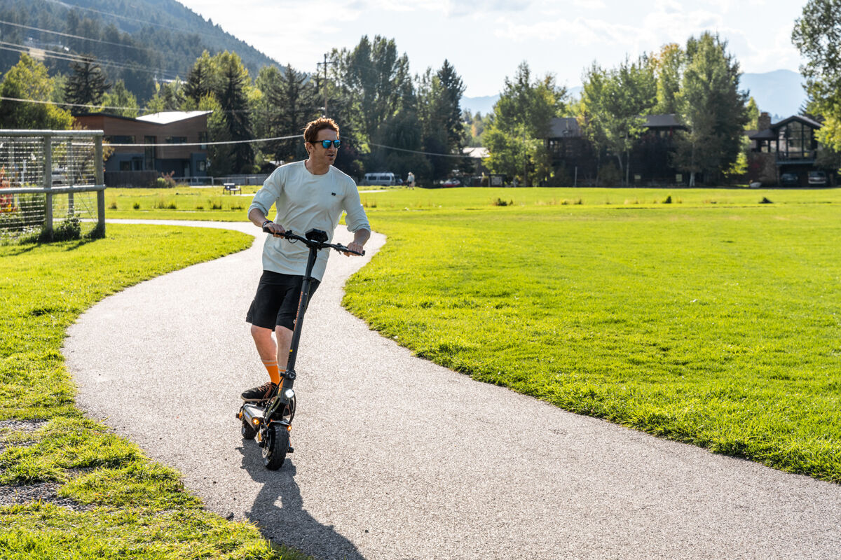 Man Test Riding E-Scooter Making Turn in a Surf Stance