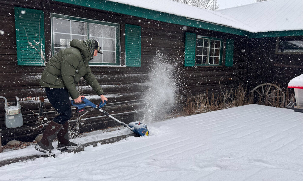 ENHULK 20V 12-Inch Cordless Snow Shovel Review Mike Hardaker Snowplowing with ENULK Snow Shovel