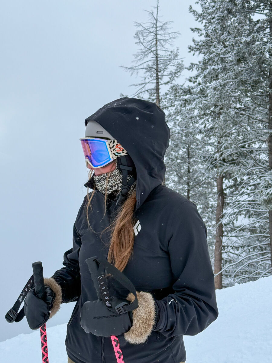 Women Wearing Heavy Mitten for Skiing