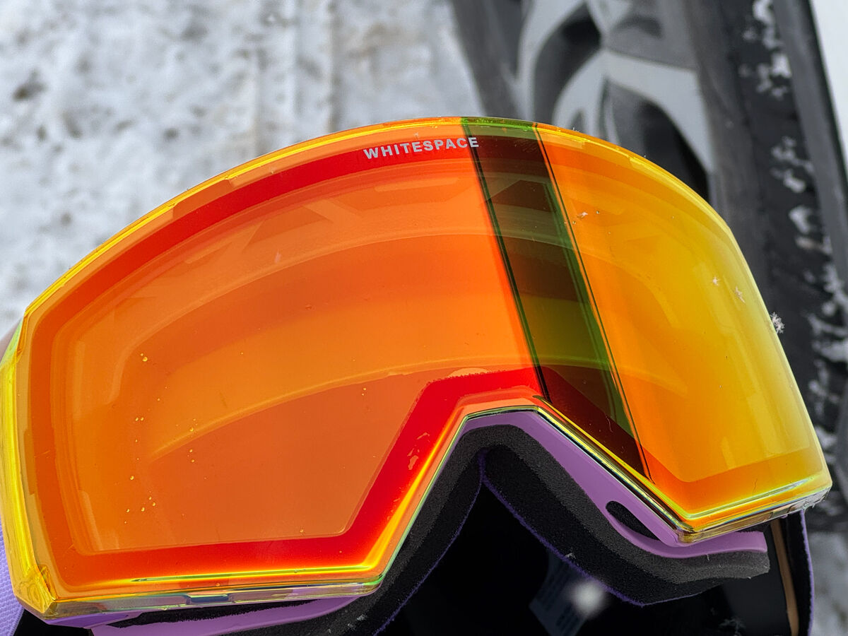 Whitespace Goggle Molding