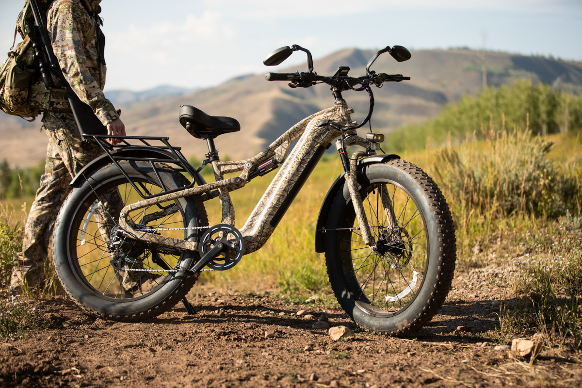 Hunter in Cammo with E-Bike