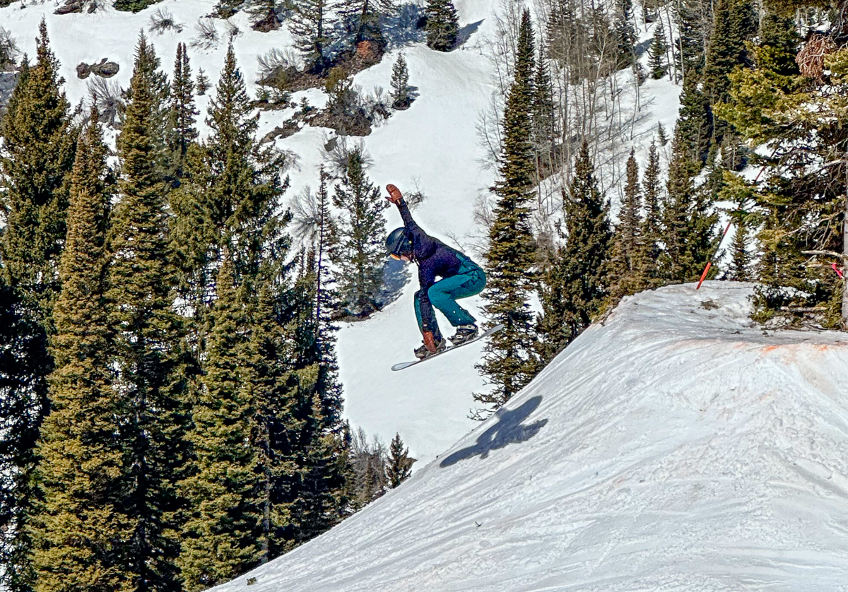 Women Snowboard Air