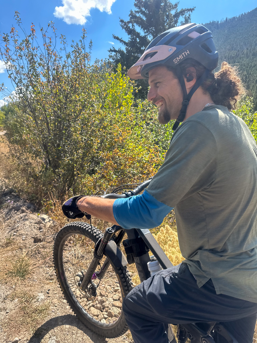 Man on MTB with Skullcandy