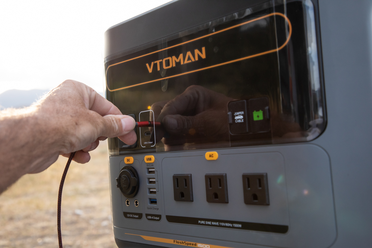 VTOMAN Power Station Being Plugged In