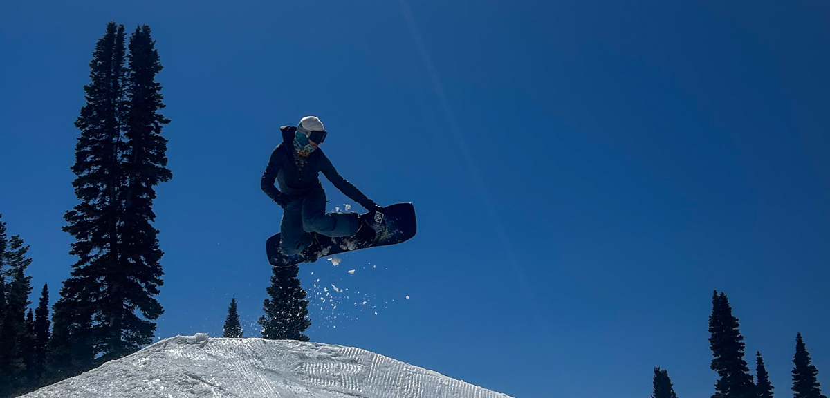 Snowboarder Air