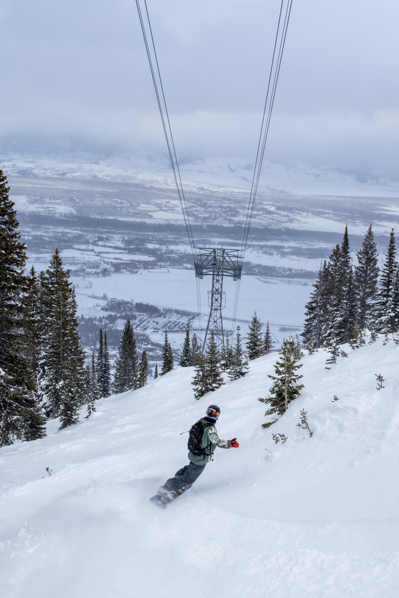 Man Snowboarding with Never Summer Proto T3 FR Review