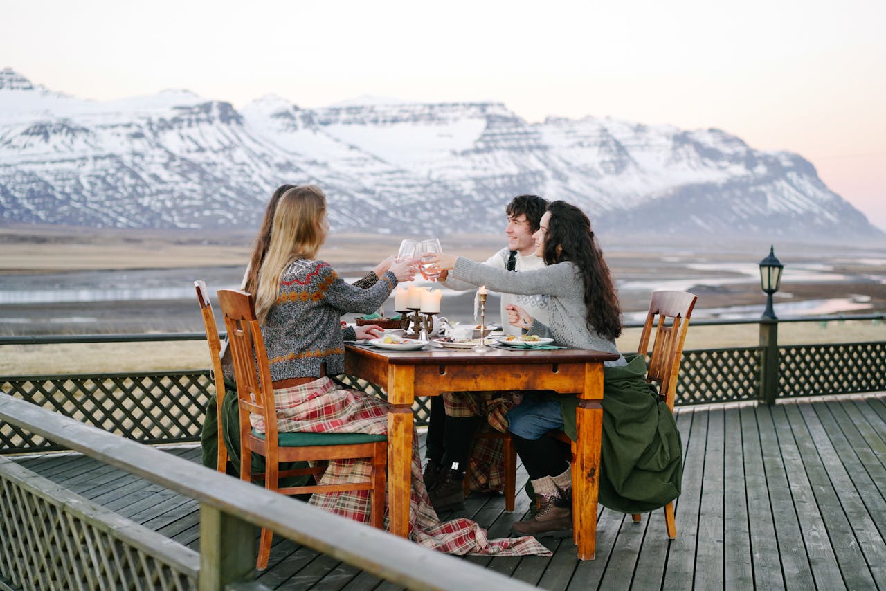 Dinning With Mountain Views