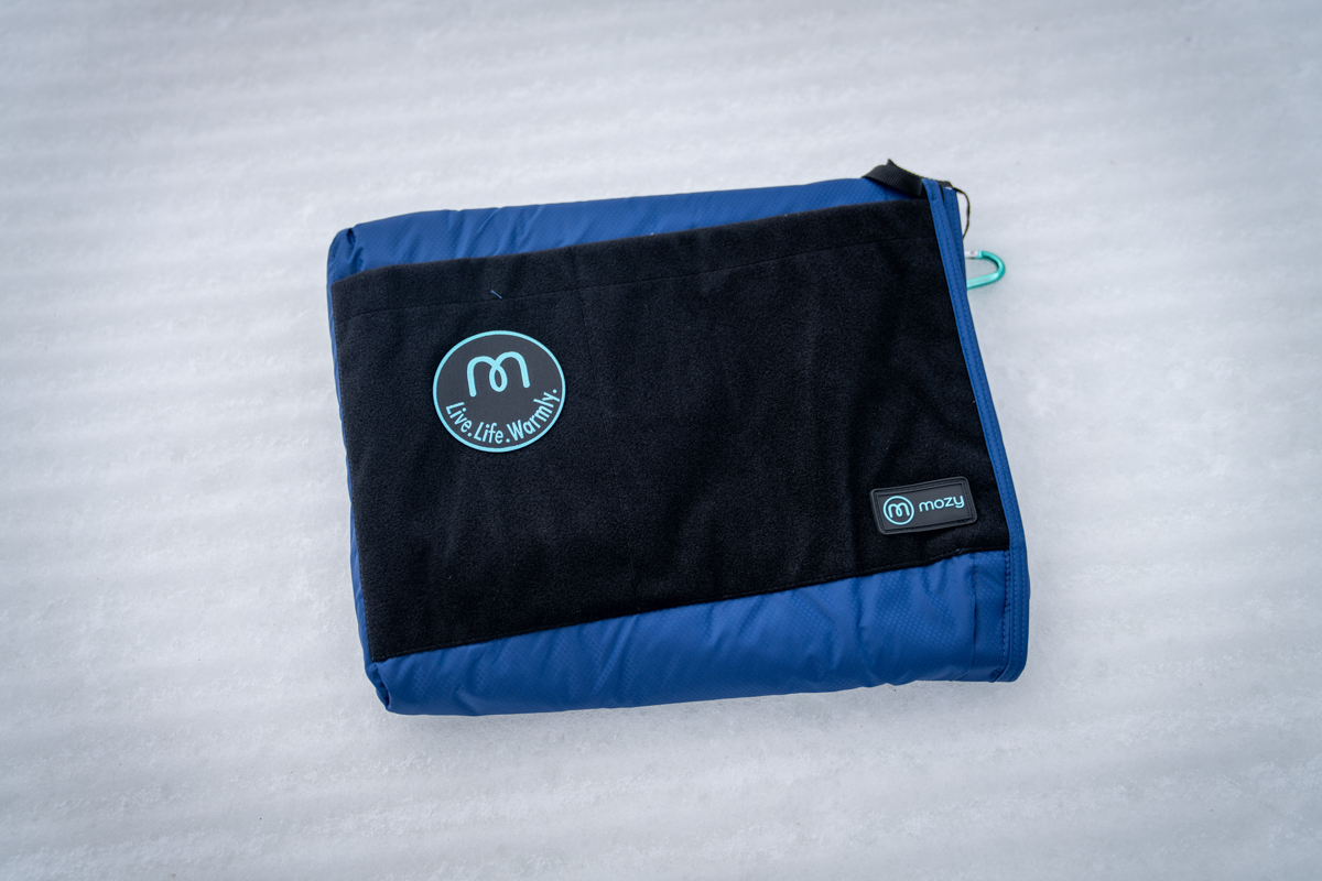 Mozy Wearable Blanket Weatherproof 400D nylon shell and plush fleece interior of the Mozy thermal bag