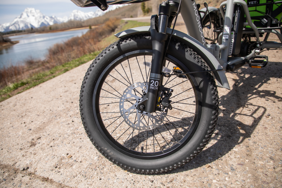  Detail shot of the 20x3.0 fat tire and oil spring suspension fork on the Mooncool TK2.