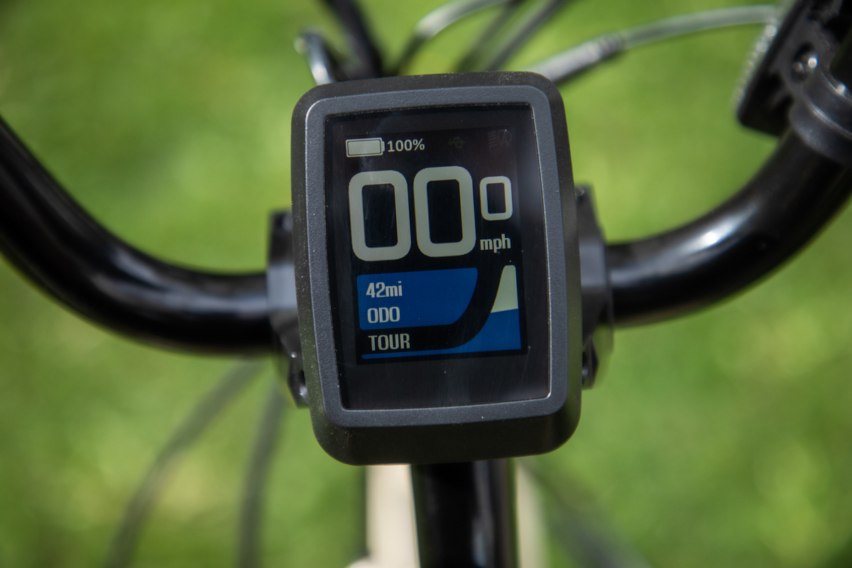 Retrospec Beaumont Rev+ TFT color display close-up