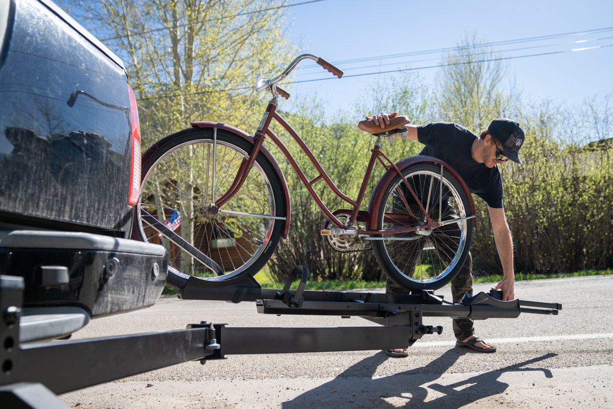 Side profile of bicycle loaded on Yakima StepUp Swing 2 inch rack