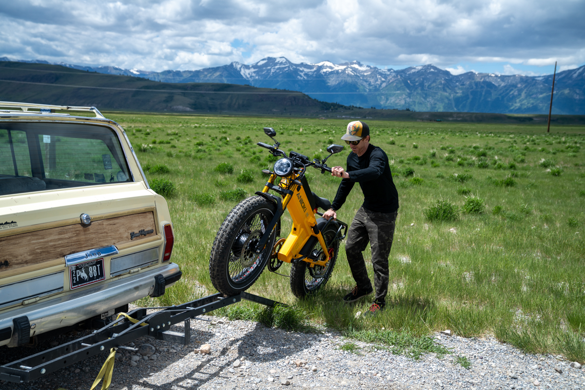 Mike Hardaker Loading the Aniioki A9 Pro Max and the Grizzly Woody during TETON Tested e-bike review sessions near Jackson Hole.