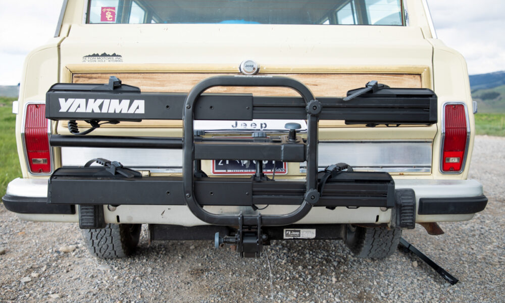 Rear view of Yakima OnRamp LX bike rack mounted to the Grizzly Woody 1988 Jeep Grand Wagoneer