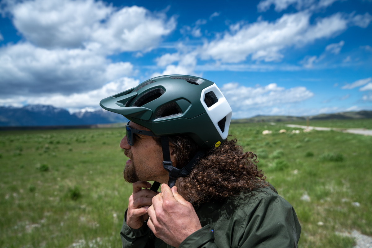 POC Cularis MTB helmet side profile showing large ventilation ports and lightweight in-mold construction